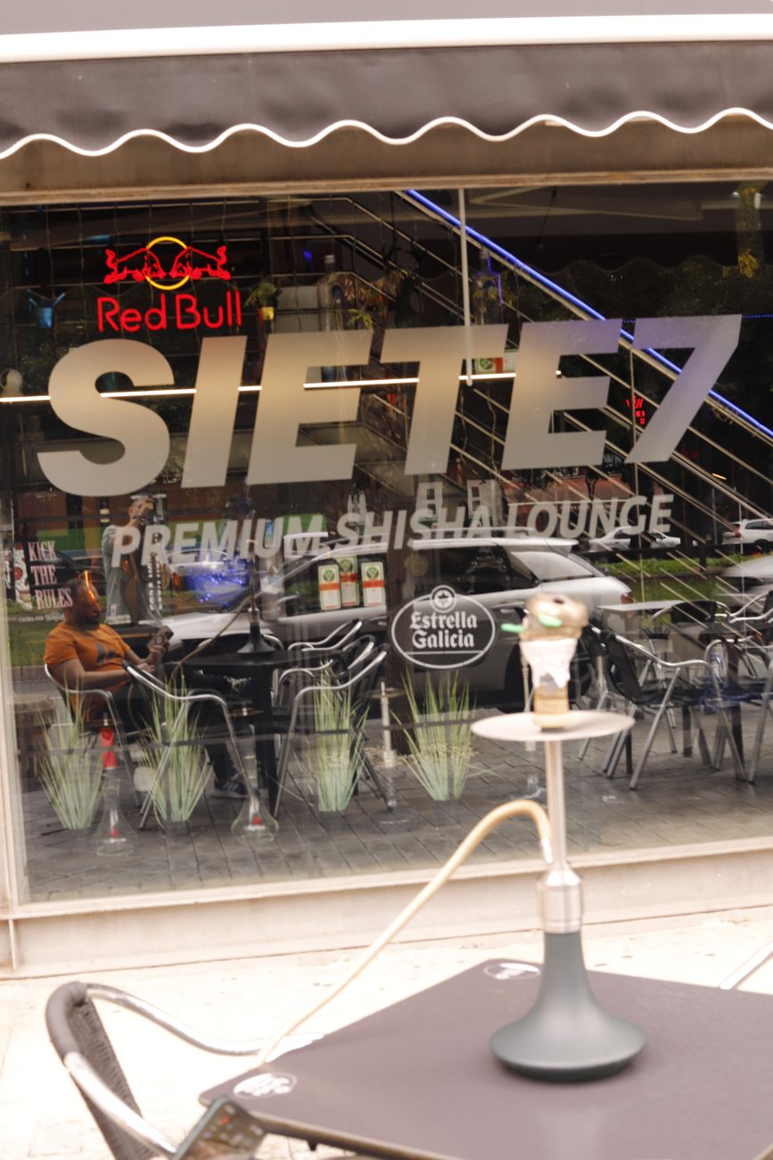 Entrada de SIETE7 Shisha Lounge en Alicante